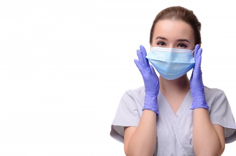 dental hygienist wearing a medical mask