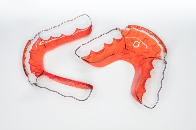Retainer